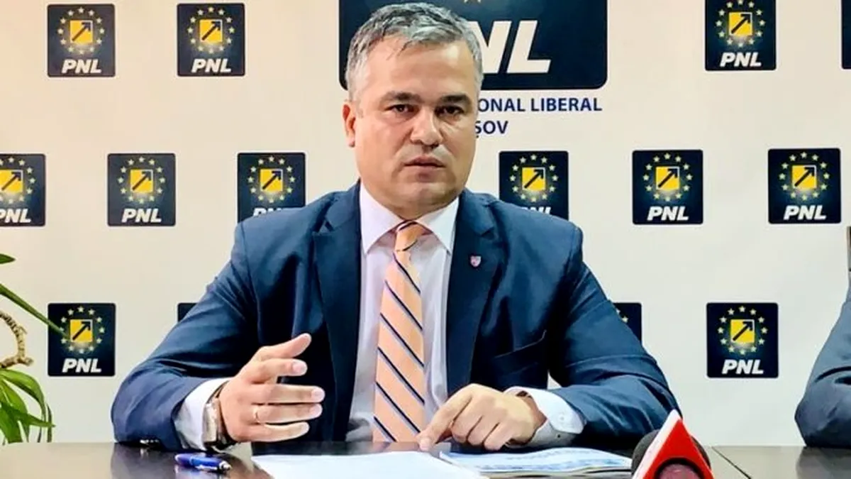 Adrian Veștea: Miniștrii nu ar trebui prinși la mijloc în discuțiile PNL-PSD privind data alegerilor