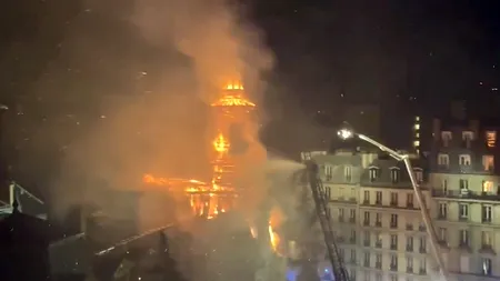 Incendiu uriaș în Paris. Momentul în care un turn vechi de aproape 150 de ani e distrus de flăcări (VIDEO)