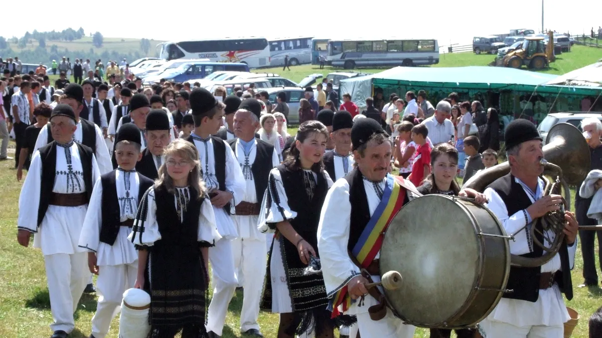 Mii de oameni au venit la Festivalul “Sus pe Muntele din Jina”