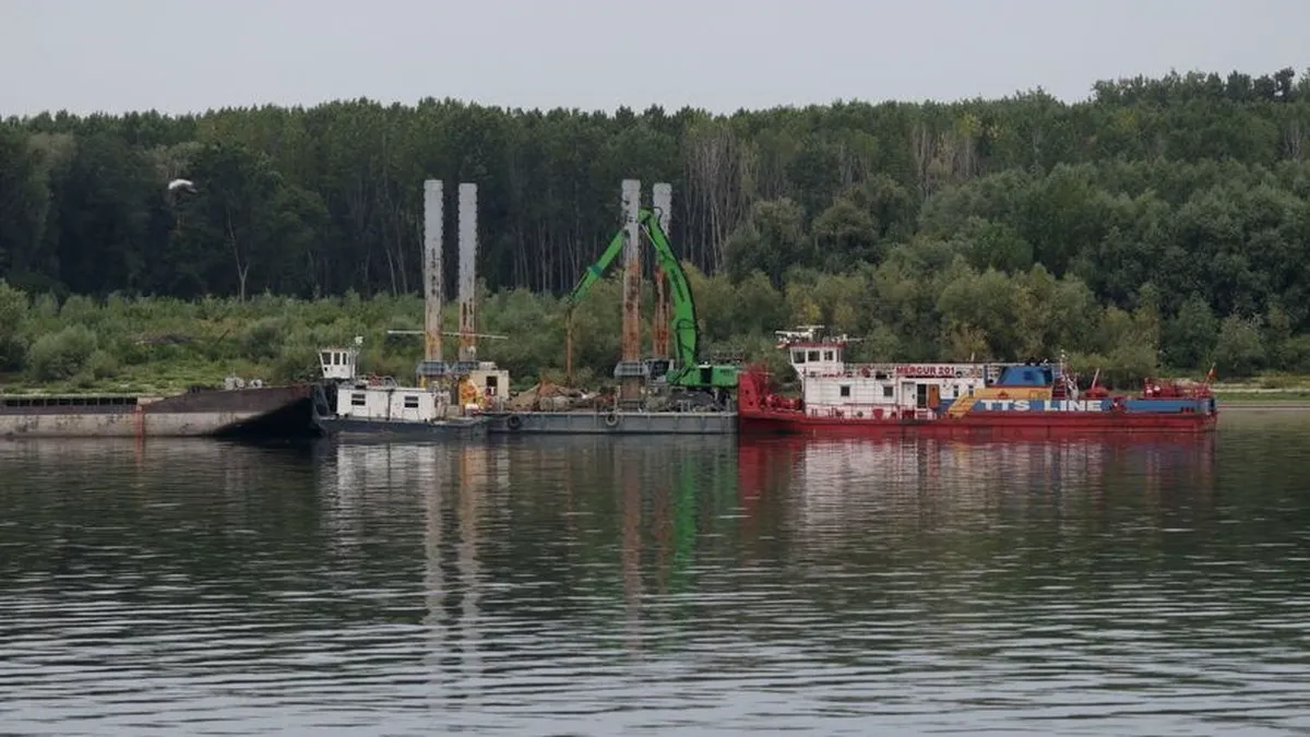 Operațiunea de pe Dunăre întârzie. Scufundarea barjelor amânată pentru joi. Reactorul 2 depinde de succesul intervenției