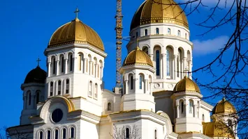 Mântuirea Neamului e aproape: catedrala „de deasupra” și catedrala „de dedesubt”