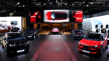 După debutul la Salonul auto de la Paris, noul Junior Ibrida de la Alfa Romeo a ajuns în showroom-urile din România
