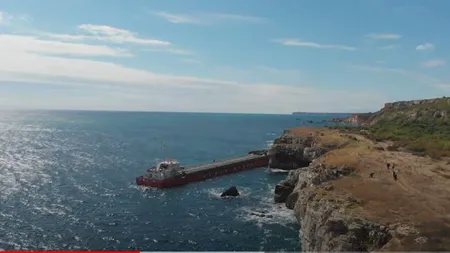 Poluare gravă în Marea Neagră! O navă încărcată cu 3.000 de tone de îngrășăminte chimice a eșuat în spațiul bulgar VIDEO