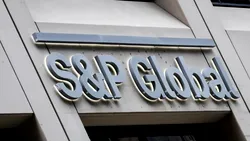 Surse: S&P ar urma să mențină ratingul României în categoria recomandată pentru investiții. Un respiro pentru leu și pentru finanțarea statului, dar nu o ieșire din zona de risc