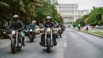Revoluție în Codul Rutier: reguli noi pentru motocicliști și mopediști. Senatul dă undă verde schimbărilor majore
