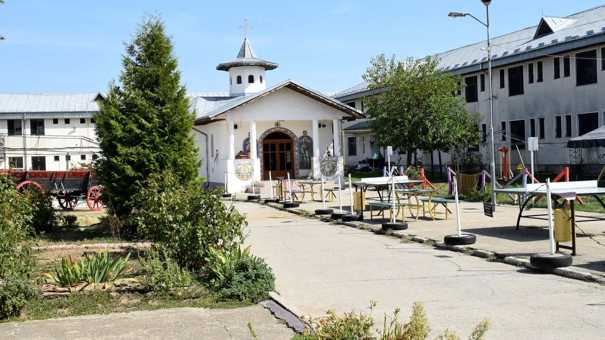 Penitenciarul de Femei Târgșorul Nou caută preot