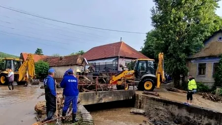 România, luată de ape. Vâlcea și Dolj, cele mai afectate județe. Plouă neîncetat de 48 de ore FOTO/VIDEO