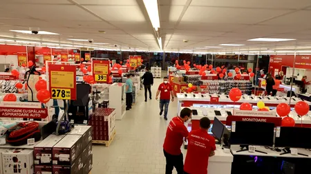 Altex dă startul reducerilor de Black Friday
