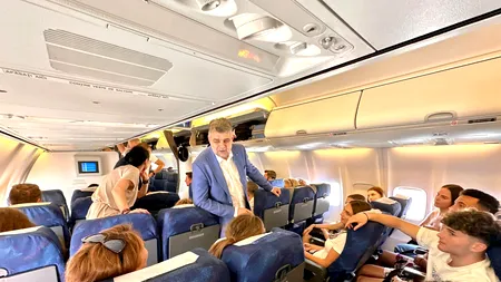 Cine sunt tinerii artiști care se întorc cu aeronava premierului. Erau blocați la Dubai de câteva zile