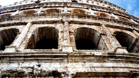 Alte semne noi apărute pe Colosseumul din Roma