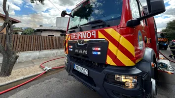 Incendiu de proporții în Sectorul 1. Mai multe case au fost cuprinse de flăcări