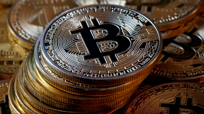 Bitcoin 2025: urcuș spectaculos, scăderi abrupte și luptele invizibile ale pieței