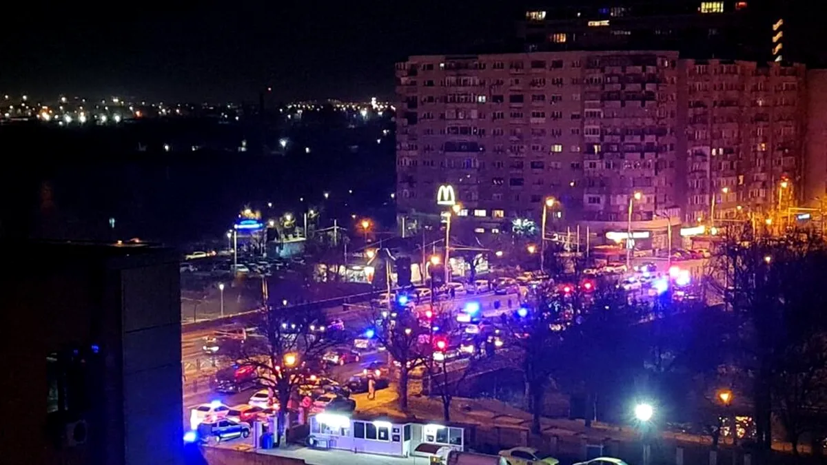 Urmărire ca-n filme în București. Un șofer băut a intrat în plin într-o mașină de poliție (VIDEO)