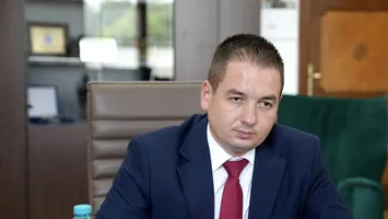 Șeful ANSVSA, Alexandru Bociu, și-a tras o consilieră inculpată pentru pornografie infantilă
