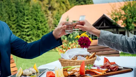Aperitive de Revelion: Ce punem pe masă de Anul Nou