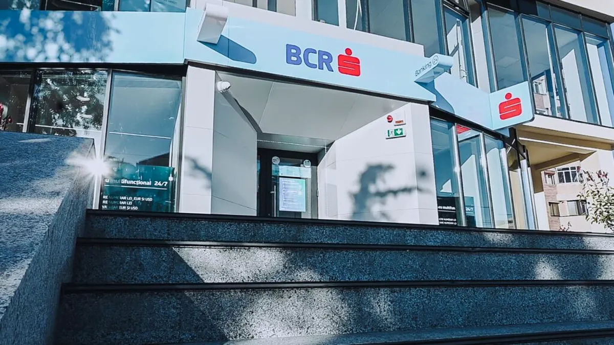 BCR a blocat conturile și cardurile a sute de mii de români, în acest week-end