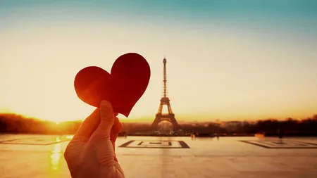 Turnul Eiffel a devenit mai înalt cu șase metri! (VIDEO)