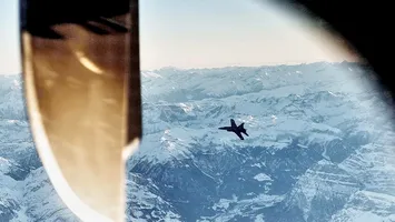 Scandalul avionului escortat de F-18: Nicușor Dan publică înregistrarea din carlingă. „Gest de respect” sau procedură de rutină?