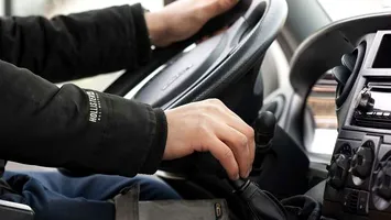 Șoferi, atenție! Cresc amenzile rutiere din 2025. Cât vor plăti cei care încalcă regulile