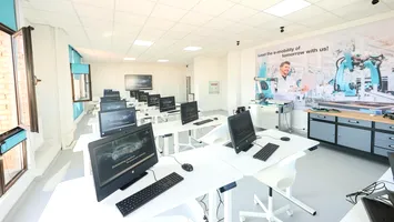 Nevăzători singuri la cumpărături, loc liber în parcare și dozaj de medicamente – proiecte AI de la UVT