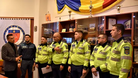 Cine sunt polițiștii salvatori care au intervenit în cazul femeii sechestrate în portbagajul unei mașini în flăcări