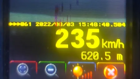 Mai avea puțin și decola. Șoferul lui IPS Teodosie, prins pe A2 cu 235 km/oră