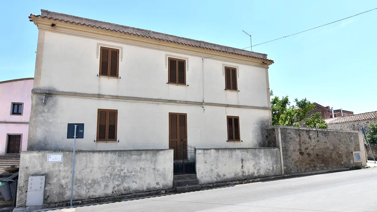 Vilă cu două etaje şi livadă în Italia, mai ieftină ca un apartament în Bucureşti (FOTO)