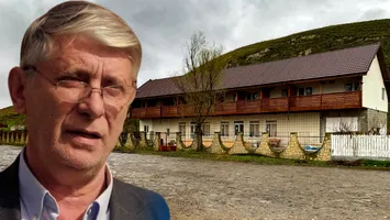 Dosarul pensiunii din Ostrov: Un primar din Buzău este acuzat că și-a trecut proprietatea pe numele concubinei