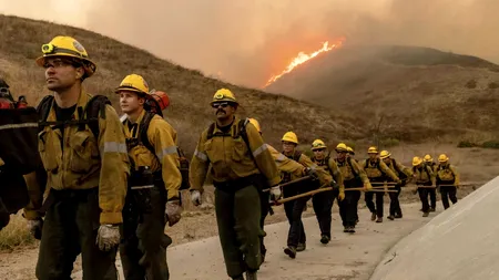 Iadul pe Pământ: Los Angeles, înghițit de flăcări și cenușă. Imagini tulburătoare