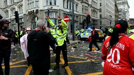 Incident grav la parada Liverpool: O mașină a intrat în mulțime, mai multe persoane au fost rănite