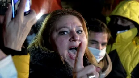 Diana Șoșoacă, limbaj de mahala cu o profesoară grevistă: „Mi se rupe de voturile voastre!”