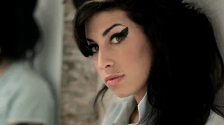 Cu cât s-a vândut rochia purtată de Amy Winehouse la ultimul său concert