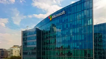 Microsoft, acuzată că a păcălit milioane de clienți. A fost deschis un proces
