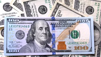Exporturile europene mai primesc o lovitură. Dolarul de depreciază puternic faţă de euro şi le face mai puţin accesibile