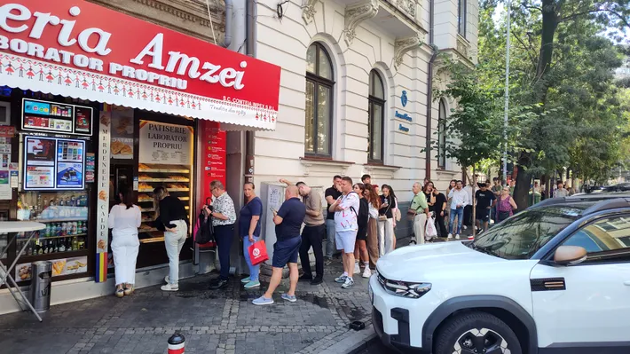 Patiseria lui nea Mihai din Piața Amzei „duduie”! Merdeneaua lui a rupt, cu ceva „ajutor” din partea concurenței, tiparele (VIDEO)