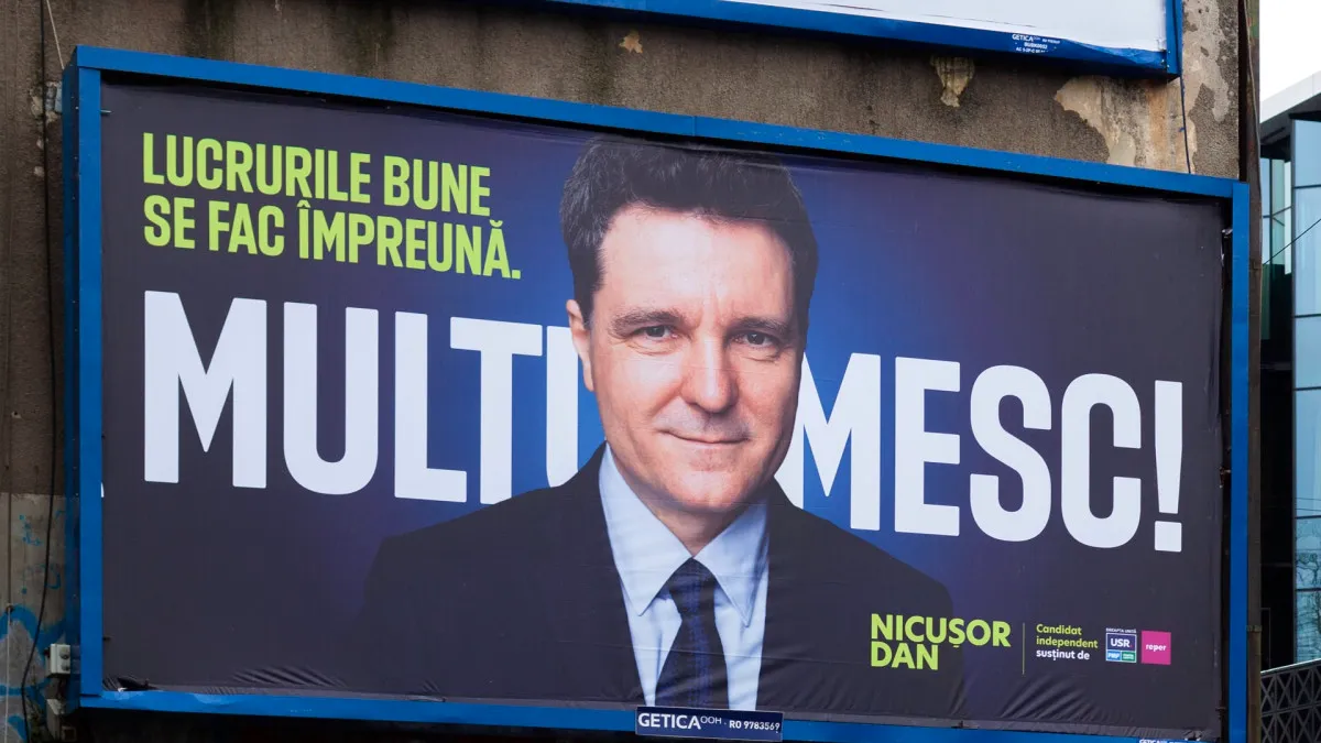 Nicușor Dan, două decorări cu dedicație pentru... Franța