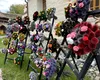 Ciulinii Bărăganului 2025: O tânără face buchete din ciulini și le vinde la târguri