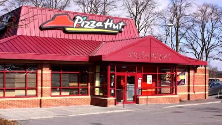Preţurile la energie lovesc în pizzerii. Un lanţ celebru închide 7 restaurante