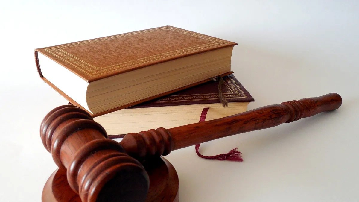 Adolescent trimis în judecată la Cluj, pentru molestarea a mai multor minori