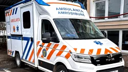 Ambulanța cu escală la aprozar. Dacă vrea Dumnezeu, pacientul ajunge; dacă nu, măcar luăm niște roșii