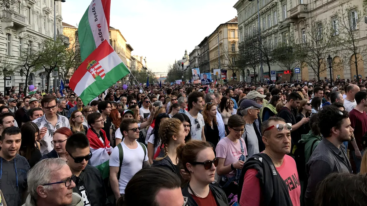 Protest masiv în Ungaria împotriva premierului Orban: Mii de oameni contestă politica socială și acuzațiile de corupție