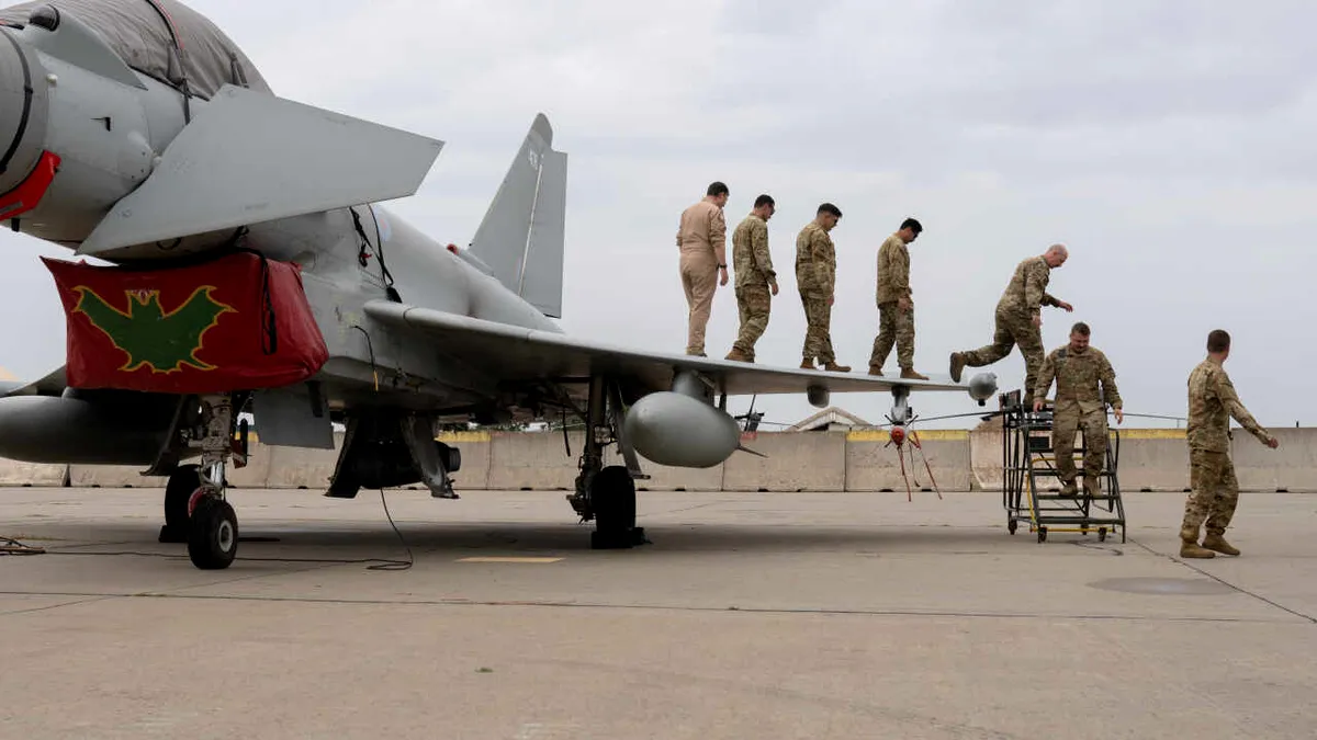 Le Monde:  În România, pe șantierul uneia dintre cele mai mari baze aeriene NATO din Europa