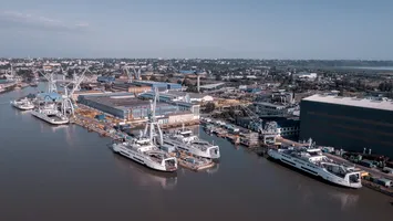 Un feribot electric lansat la apă de șantierul naval din Galați va călători peste 20.000 de kilometri până la destinație