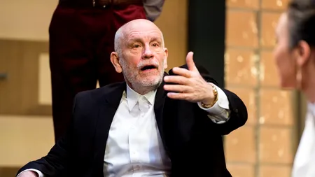 Celebrul John Malkovich, privat de accesul într-un hotel din Veneţia, după expirarea certificatului sanitar!