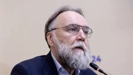 Dughin îl acuză pe Macron de „intervenție deschisă” în alegerile din România