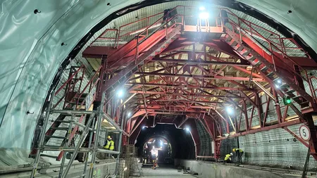 Imagini de ultimă oră cu „Tunelul Alina“, a doua galerie de pe secțiunea Tigveni – Curtea de Argeș. Cât ar mai fi de forat (VIDEO)