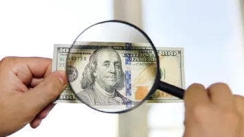 Bancnote false la un exchange din Constanța