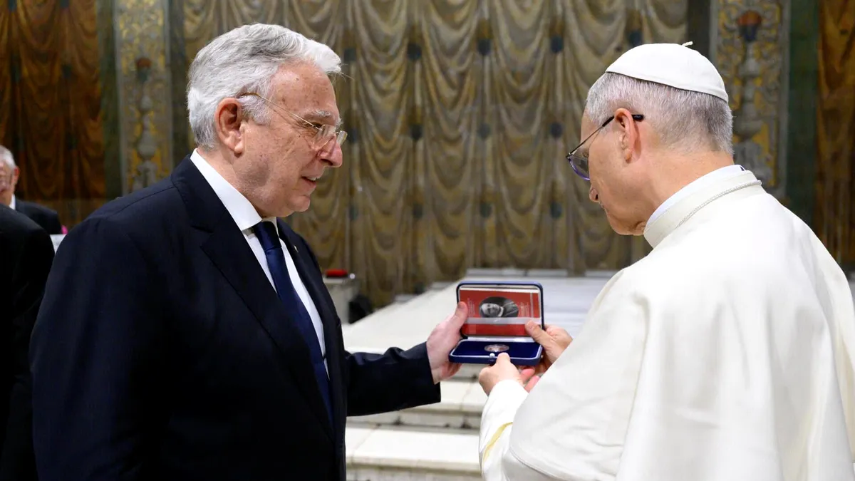 Mugur Isărescu, întâlnire cu Papa Leon al XIV-lea. Ce cadou i-a oferit
