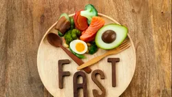 E postul intermitent chiar sănătos? Un studiu nou temperează entuziasmul din jurul fastingului