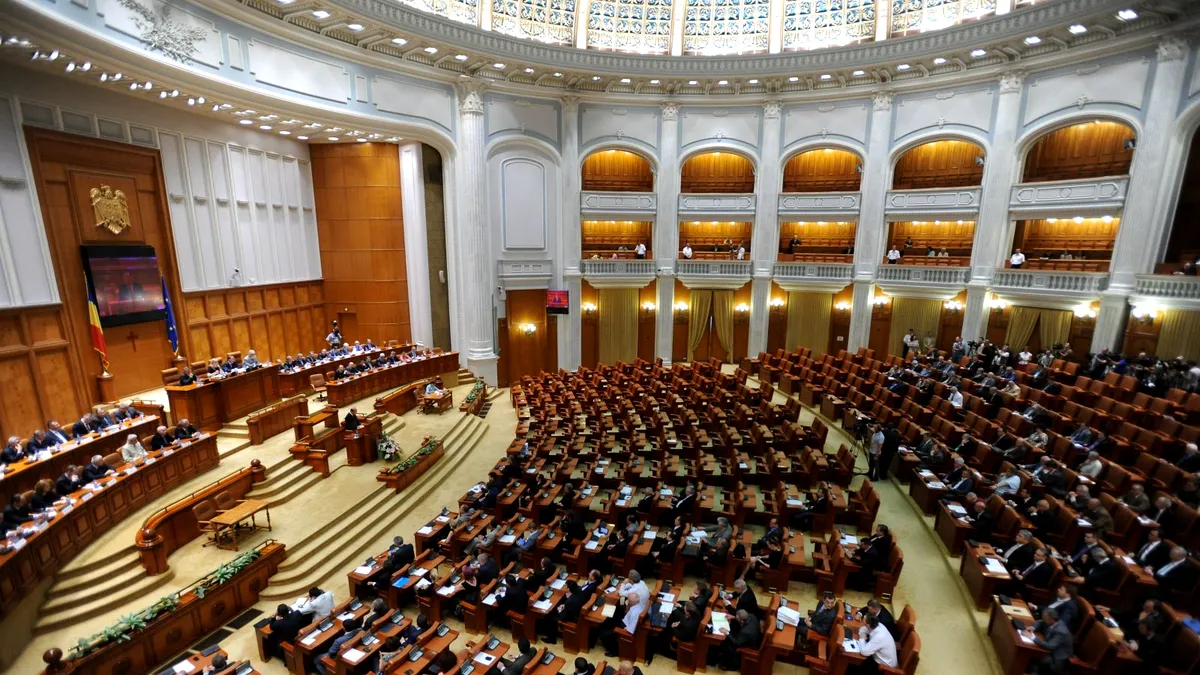 Deputaţii şi senatorii depun sâmbătă jurământul. Până azi se validează și mandatele acestora